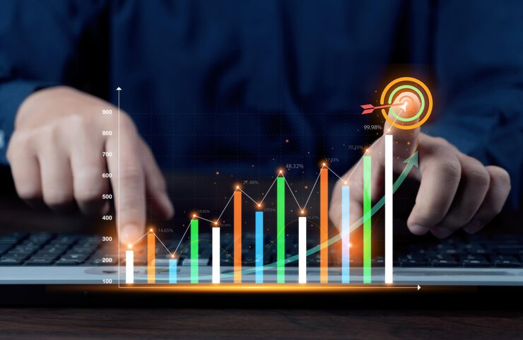 businessman-investor-analyzes-profitability_27170-567